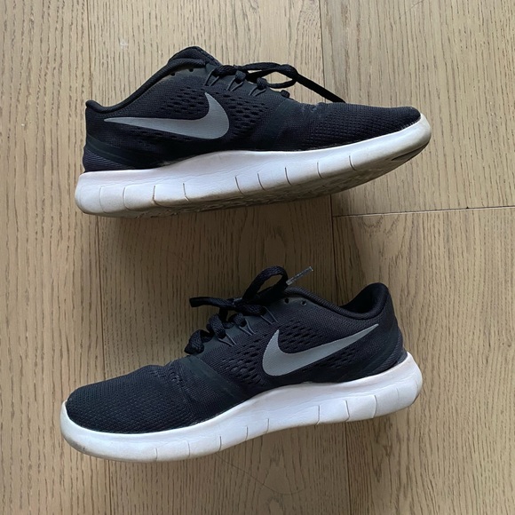 Nike | Shoes | Nike Free Rn Blackwhite Size 5y Or Eu 375 | Poshmark